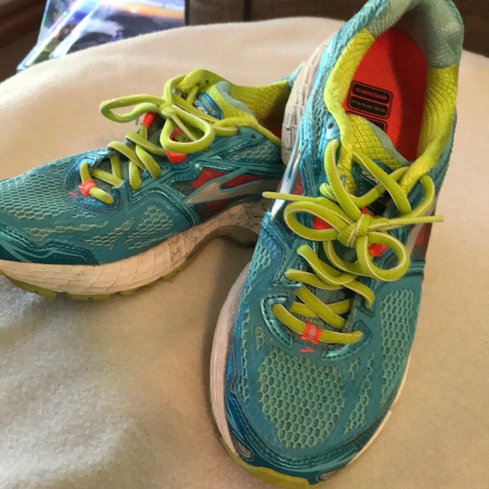 Brooks running shoes worn only a handfull of times